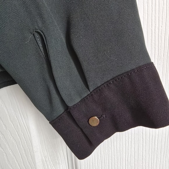 🌷RW&Co. Collarless Green Blouse - Picture 5 of 8